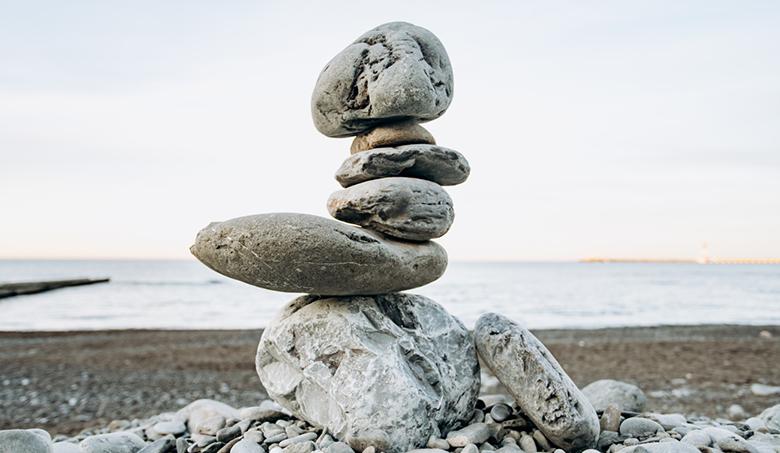Natural-rocks-balanced-on-top-of-each-other